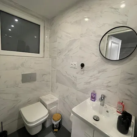 Spacieux Avec Balcon Et Parking Gratuit